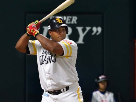 El cubano Alfredo Despaigne conectó su jonrón número 10 en la temporada regular de la Liga profesional de béisbol de Japón y remolcó la única carrera de su equipo, los Halcones de SoftBank.