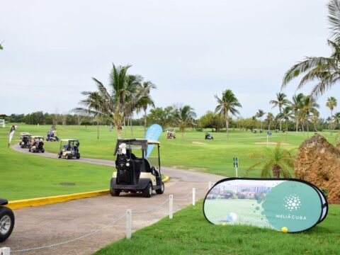 Alrededor de 70 competidores amateurs de Canadá y España rivalizan en la undécima edición de la Copa de Golf Meliá Cuba, que desde hoy y hasta el día 23 acontecerá en el balneario de la provincia de Matanzas.