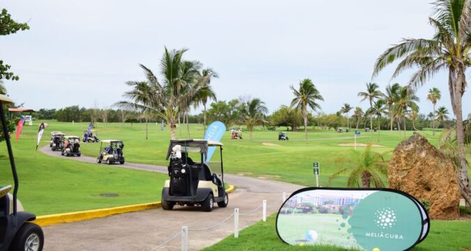 Alrededor de 70 competidores amateurs de Canadá y España rivalizan en la undécima edición de la Copa de Golf Meliá Cuba, que desde hoy y hasta el día 23 acontecerá en el balneario de la provincia de Matanzas.