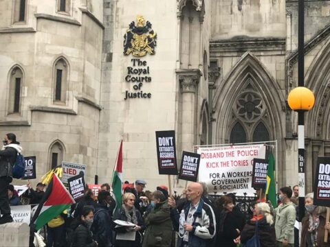 Marchan por Assange en Londres previo a otra vista de extradición