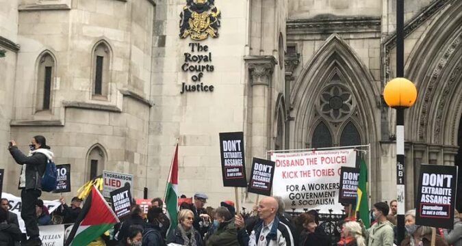 Marchan por Assange en Londres previo a otra vista de extradición