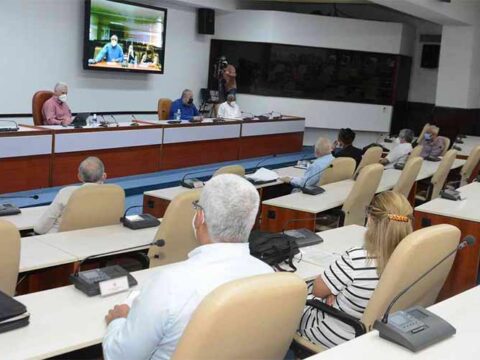 Cuba establece estrategia antiCovid-19 ante apertura de fronteras
