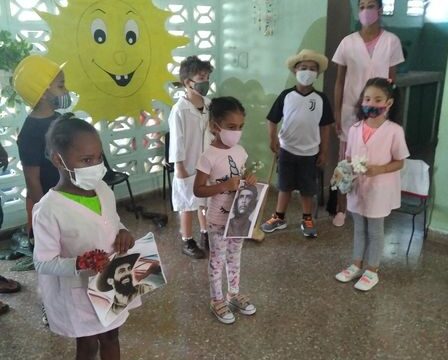 Recuerdan a Camilo y Che en el círculo infantil Félix Ortega de Colón