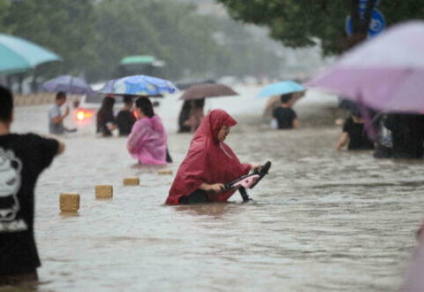 Saldo de dos millones de damnificados y cinco muertos por continuas lluvias en China