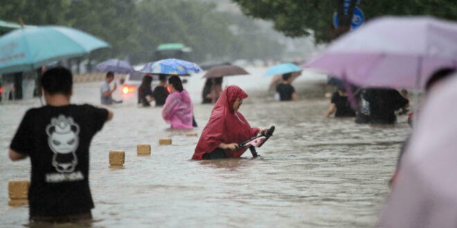 Saldo de dos millones de damnificados y cinco muertos por continuas lluvias en China