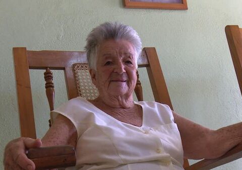 María Santos Santos, reconocida instructora de la Escuela de educación vial en Colón