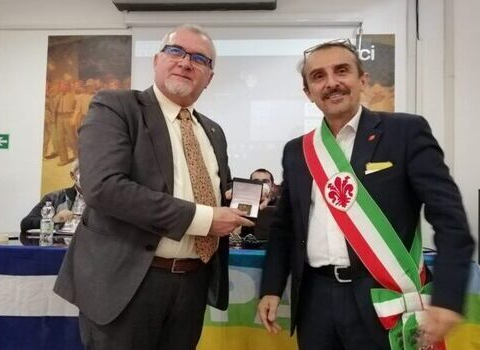 Recibe premio Lirio de Oro Contingente Henry Reeve