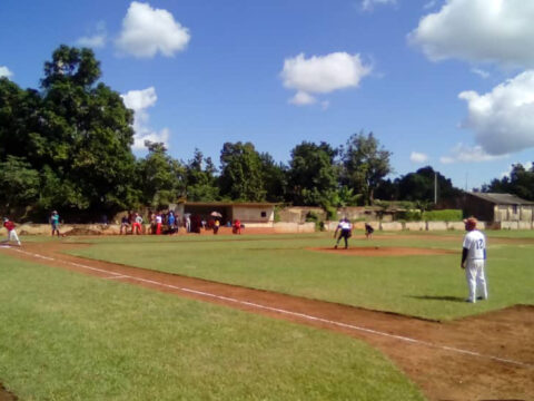 Finaliza primera edición del Torneo de béisbol Emilio Villavicencio en memoria en el poblado Reynold García de Calimete