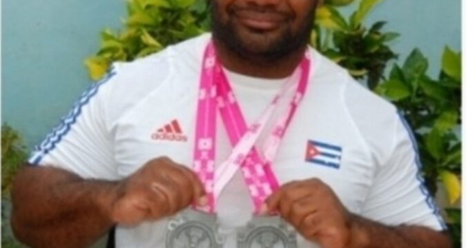 Oniger Jesús Drake Vega “El rey de los 88 kilogramos”.