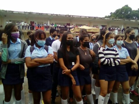 Celebran el Día del Estudiante en centro docentes de Colón