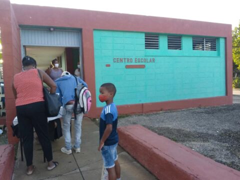 Continúa preparación del reinicio del curso escolar en Colón