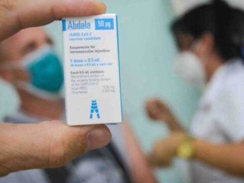 Desarrollan ensayo clínico anti COVID-19 en Matanzas
