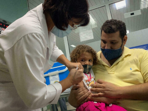 A más de 770 niños del municipio de Colón, mayores de 2 años de edad, convalecientes a la Covid19 se les administrará próximamente la vacuna Soberana plus.