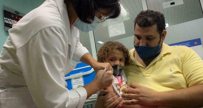 A más de 770 niños del municipio de Colón, mayores de 2 años de edad, convalecientes a la Covid19 se les administrará próximamente la vacuna Soberana plus.