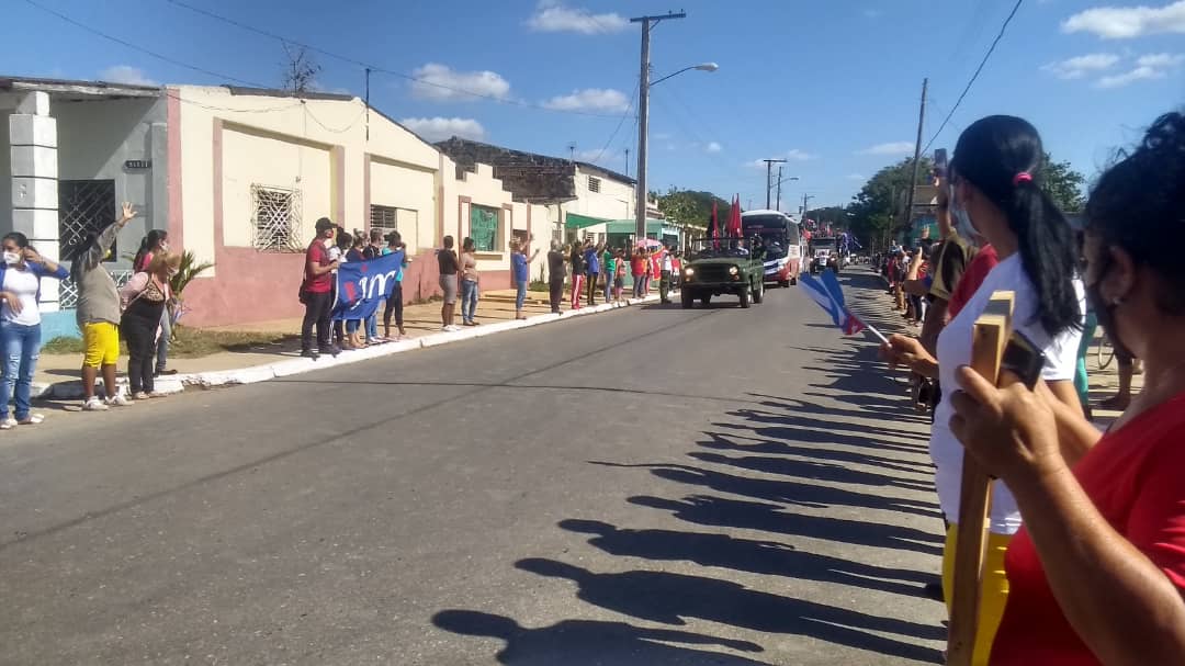 Cumpliendo con las medidas sanitarias para evitar la propagación de la covid 19 el pueblo periqueño da la bienvenida a la Caravana de la Libertad