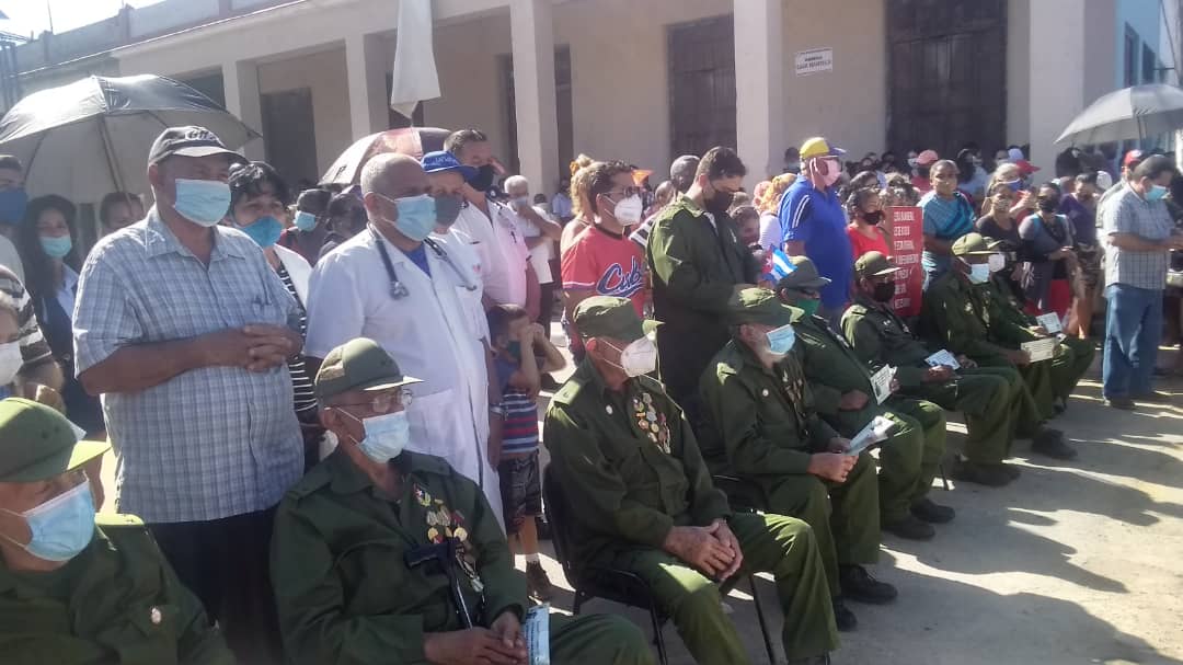 El pueblo periqueño junto a los combatientes de la Columna Número 1 que estuvo dirigida por el Comandante en Jefe Fidel Castro