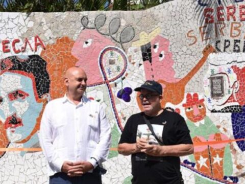 Inauguran mural