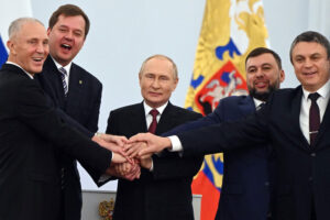 Firma Putin tratados de adhesión a Rusia de cuatro regiones