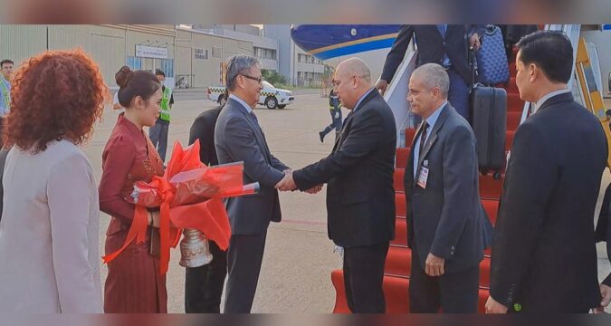 morales-en-Laos