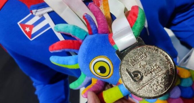 medalla y mascota