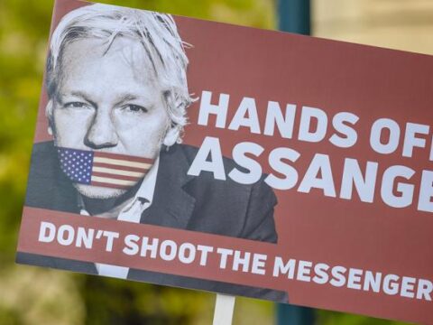 mensaje assange