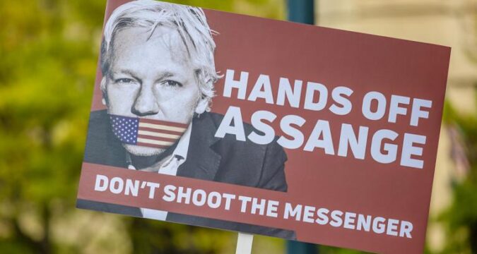 mensaje assange