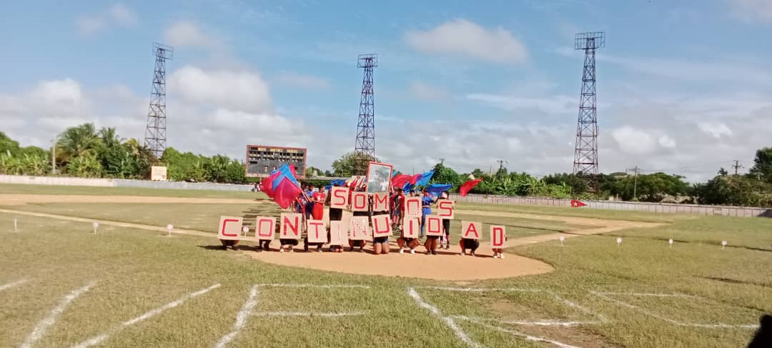 El estadio de béisbol Mario Martínez Ararás fue escenario del espectáculo deportivo cultural, donde se rindió homenaje al líder histórico de la Revolución cubana, Fidel Castro Ruz.