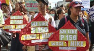 Trabajadores y activistas en Asia y Europa piden más derechos laborales en marchas del 1 de mayo