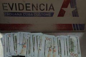 Aduana frustra intento de introducir a Cuba 30 000 USD falsos y drogas