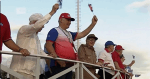 Raúl y Díaz-Canel encabezan desfile por el Día de los Trabajadores en la histórica Plaza de la Revolución