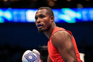 Dos cubanos por boleto a cuartos en el Mundial de Boxeo