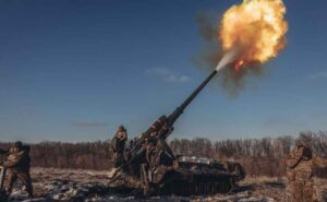 Rusia lanza ataque combinado contra complejo militar ucraniano