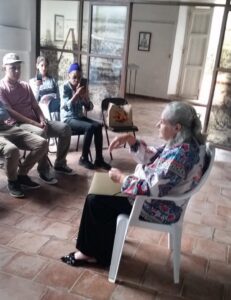 Encuentro poético de Isolina Bellas con estudiantes preuniversitarios (+fotos)