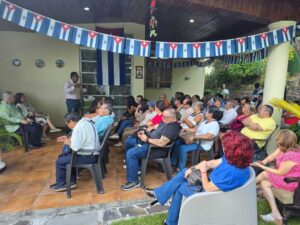 Salvadoreños en abrazo solidario con Cuba en 2025