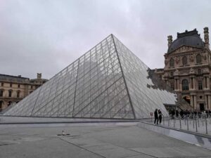Huelga en el Louvre pone en duda su apertura