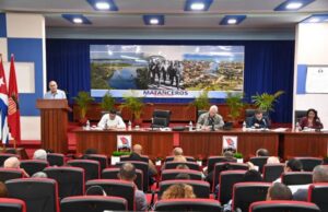 Embajador de Cuba en México presenta copias de estilo