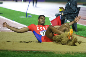 Tercer lugar y mejor marca de la temporada para matancero Aniel Molina en Ourense