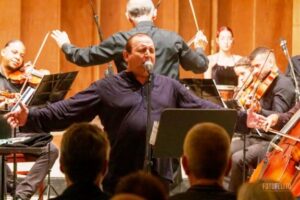 Alfonsito Llorens: los proyectos de una voz inconfundible