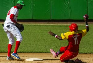 Las Tunas y Matanzas inician porfía por el título del béisbol cubano