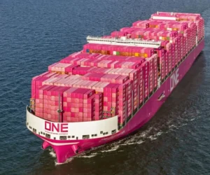 Barco más grande del mundo rompe récord histórico