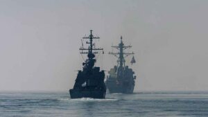 Teherán ataca buques estadounidenses e israelíes en estrecho de Ormuz