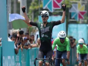 Colombiano Castillo por mantener liderato de Vuelta en Guatemala