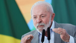 Lula debe buscar apoyo del centro para su reelección, afirma ministro