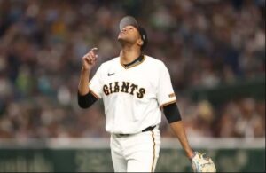 Raidel Martínez, a punto de hacer historia en el béisbol japonés
