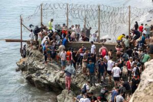 España se prepara ante “amenaza creíble” migratoria en Ceuta