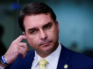 Operación sobre Dark Horse preocupa a campaña de Flávio Bolsonaro
