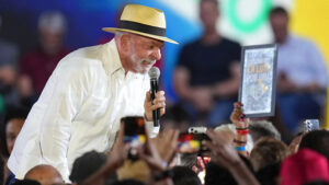 Lula mantiene ventaja sobre Flávio Bolsonaro en intenciones de voto para las presidenciales