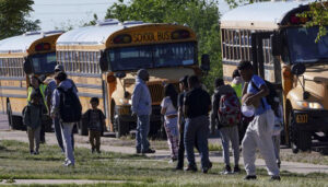 Caen las matrículas de estudiantes latinos debido a las redadas de ICE
